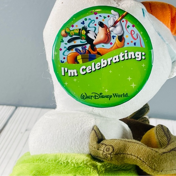 Disney - Frozen Olaf Aloha Plus w/ Disney World Pin. - Picture 10 of 10